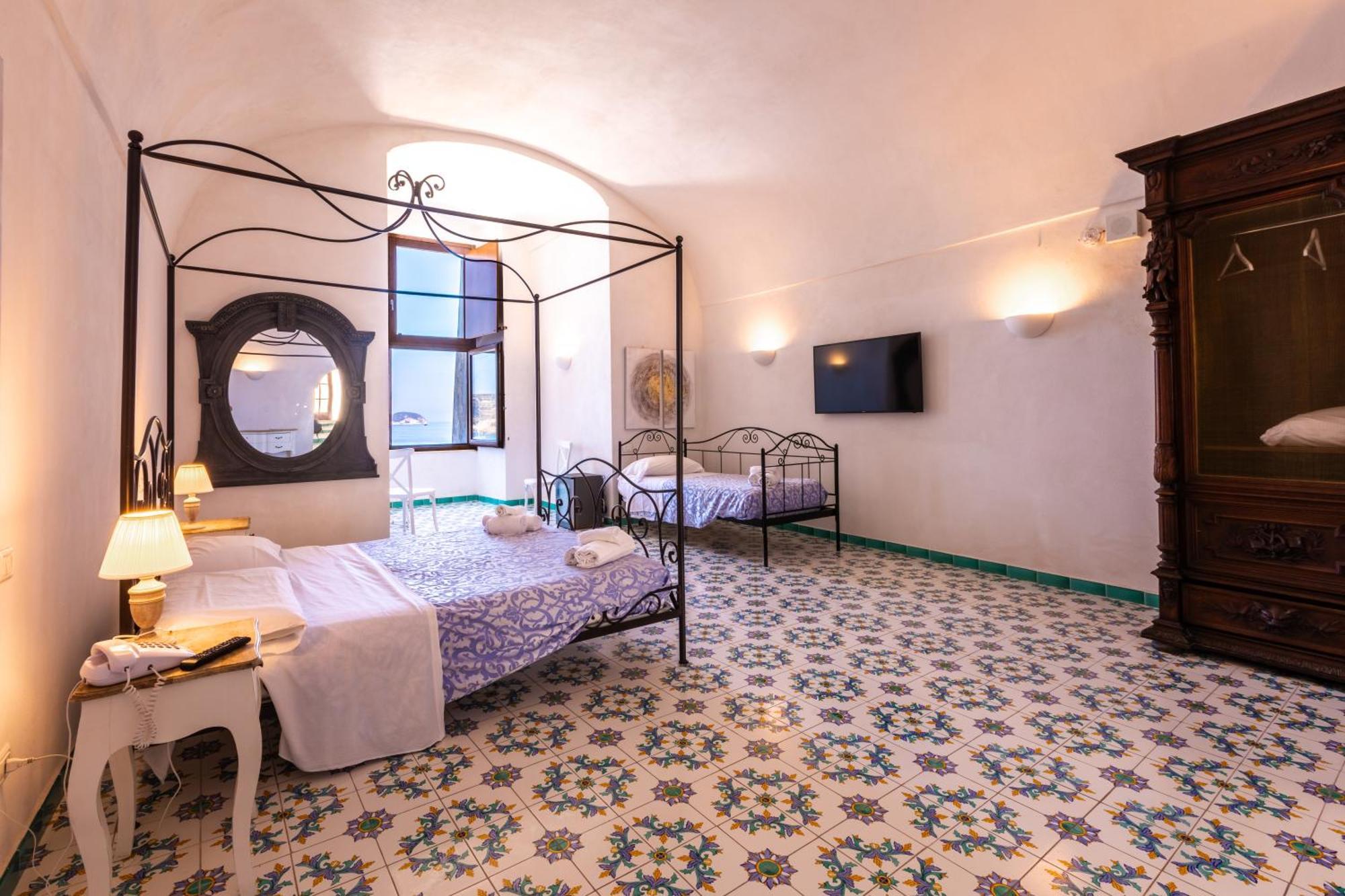 Hotel Torre Dei Borboni Ponza Eksteriør billede