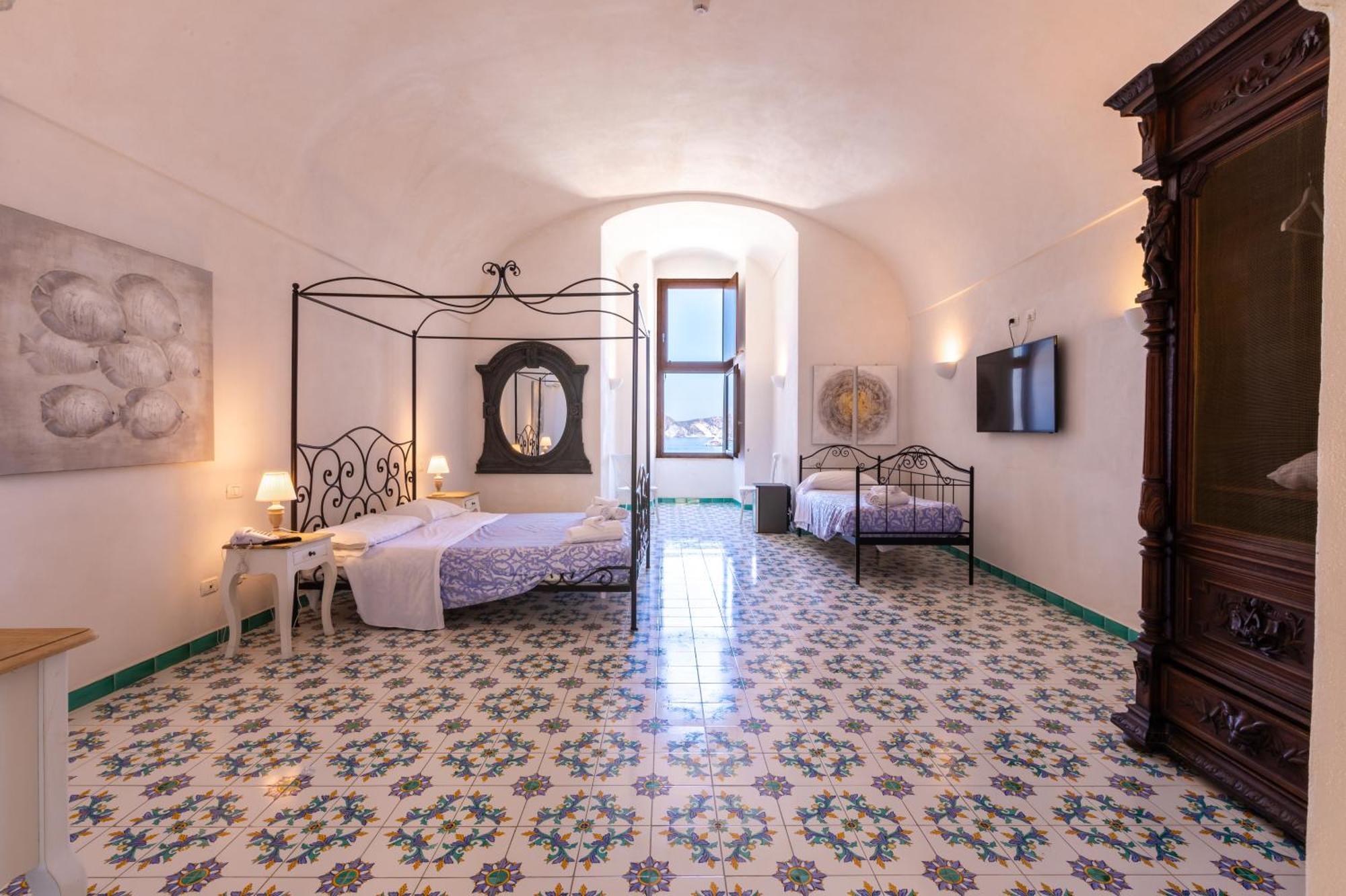 Hotel Torre Dei Borboni Ponza Eksteriør billede