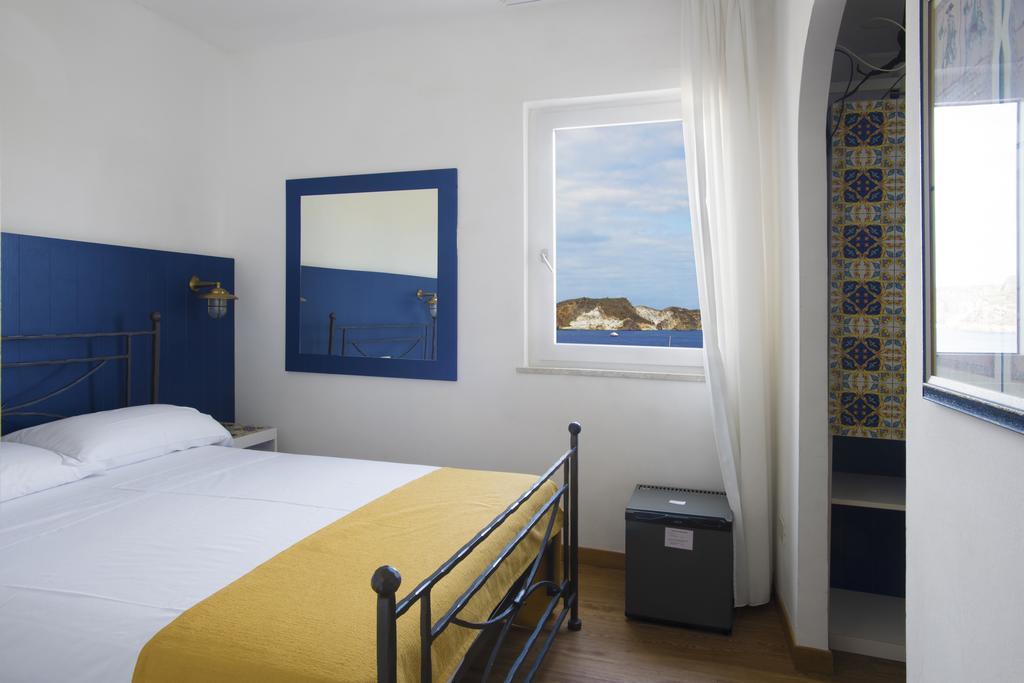 Hotel Torre Dei Borboni Ponza Eksteriør billede